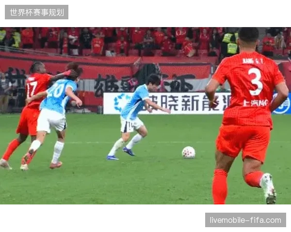 上海海港对安佩姆半程表现失望，夏季转会窗口或引进新边路攻击手